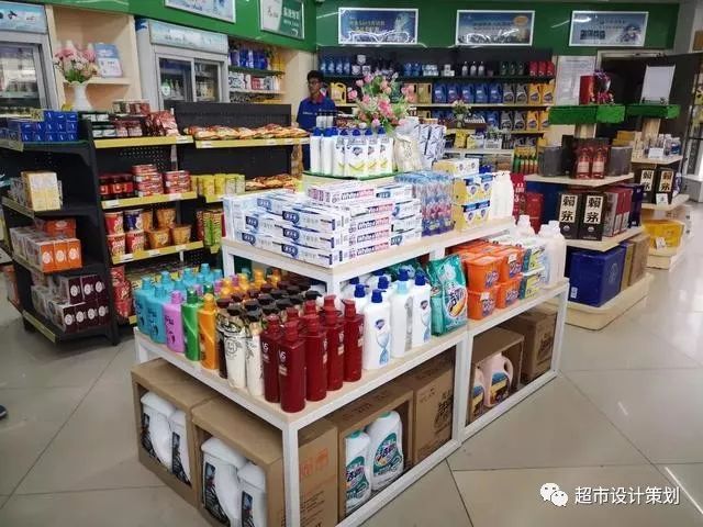 零售风景| 一组加油站便利店陈列图片